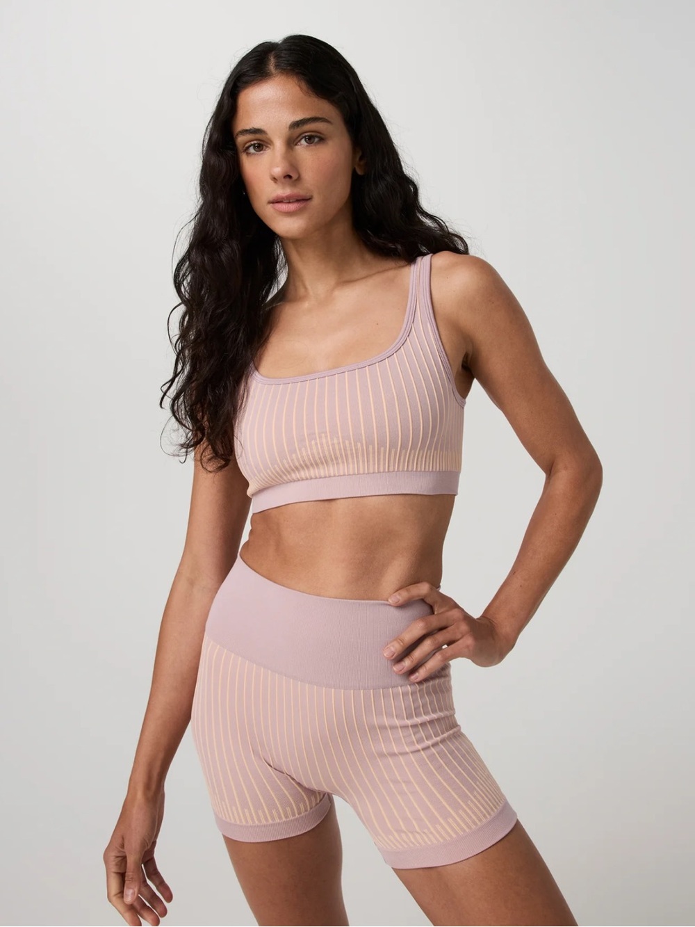 NWT Vuori women's bi color seamless bra sz M light peach/desert mauve (B)